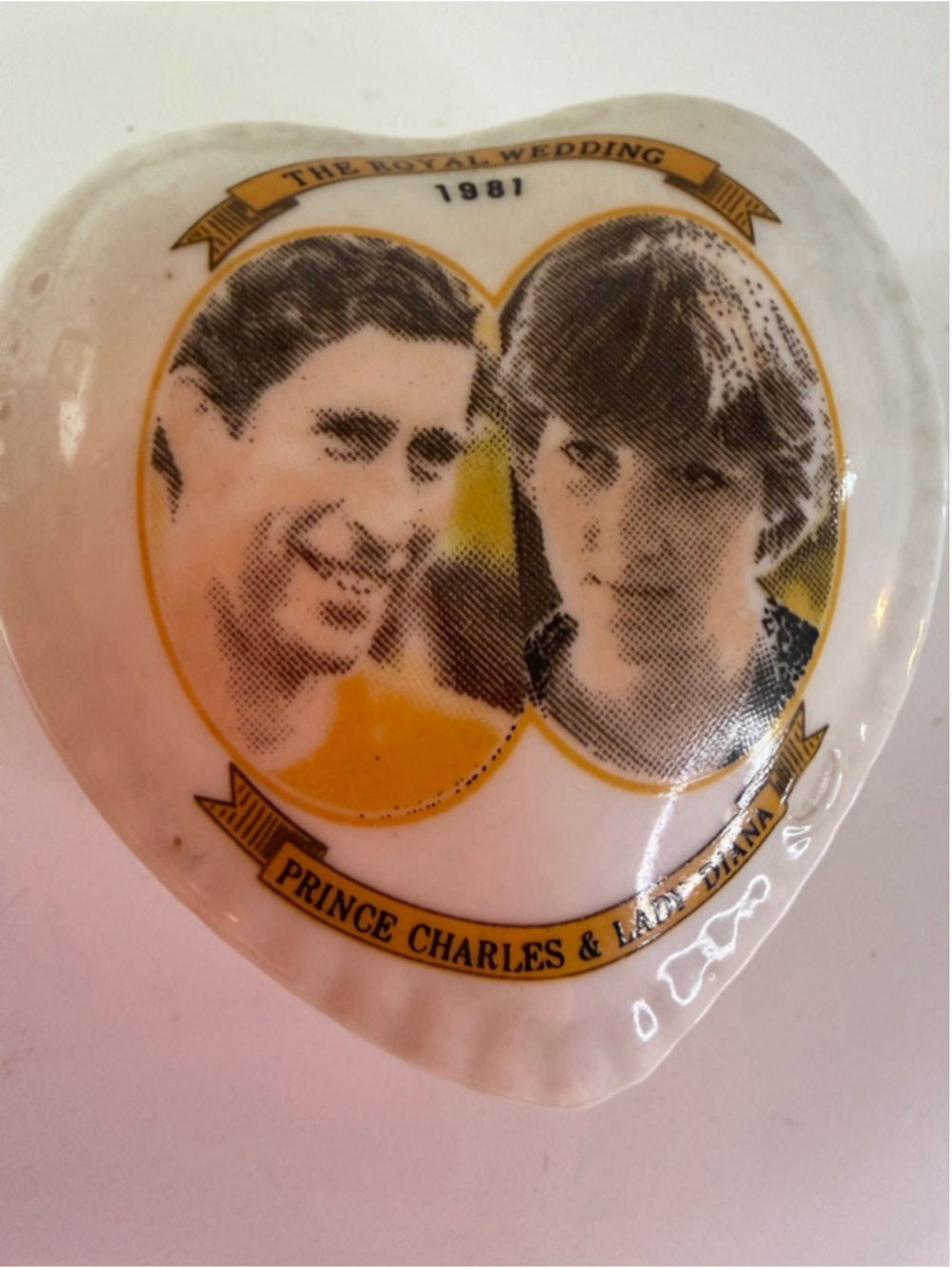Vintage 1981 trinket heart china box commemorating Charles & Diana wedding